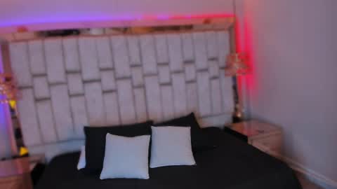 fox with 3 xs  online show from April 2026 08:06:02 PM