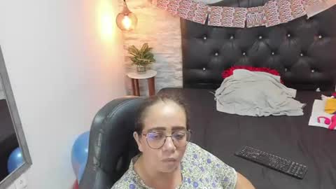 Snapshot of francesca_bbw chatting on June 2026 09:14:01 AM online show from June 2026 09:14:01 AM