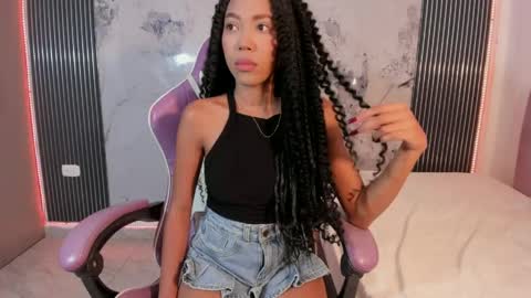 Snapshot of francis_leams chatting on April 2026 03:09:02 AM Laura online show from April 2026 03:09:02 AM