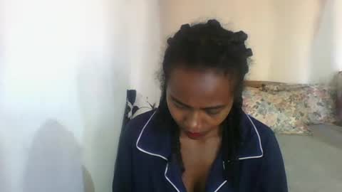 Snapshot of francoisee chatting on April 2026 07:35:01 AM Hamie Sexy online show from April 2026 07:35:01 AM