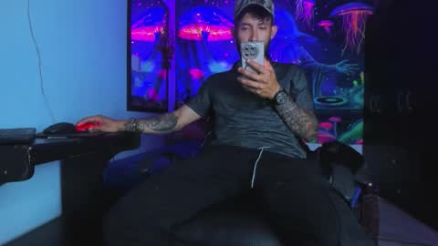 Snapshot of frankdanielsmolano chatting on April 2026 04:39:01 AM frankdanielsmolano online show from April 2026 04:39:01 AM