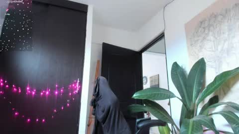 Lia Gomez online show from May 2026 02:34:02 PM