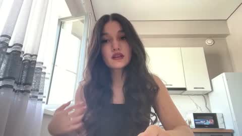 Mia online show from June 2026 05:03:02 AM