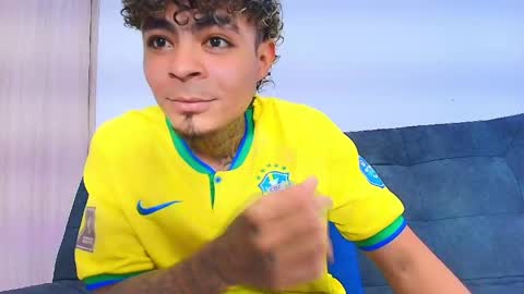 freyva_ online show from April 2026 01:52:02 AM