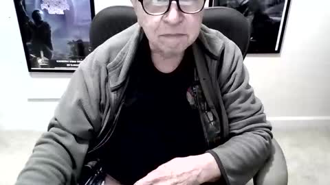 Snapshot of funclemike chatting on April 2026 05:17:01 PM funclemike online show from April 2026 05:17:01 PM