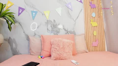   Independent model online show from April 2026 10:23:01 AM