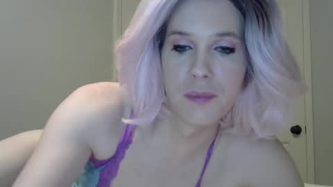 Gwendolyn Beaumont online show from October 2025 04:42:01 PM