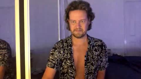 gcsurfer81 online show from April 2026 06:33:01 AM