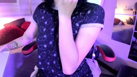 Allison  online show from April 2026 08:03:01 PM