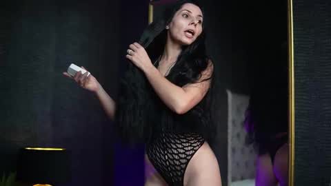  Gia  online show from November 2025 08:35:02 PM