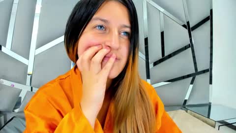 GiaRoussel online show from February 2025 05:01:01 PM