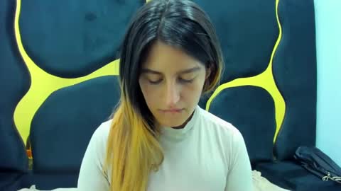 GiaRoussel online show from February 2025 01:27:01 PM