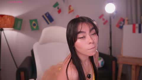 Snapshot of gigilee_ chatting on June 2026 01:39:01 AM GIGI online show from June 2026 01:39:01 AM