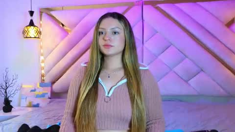 Giigii Hadid  online show from April 2026 07:19:02 PM