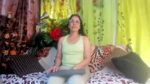 Girasol Walton online show from May 2026 01:29:01 PM