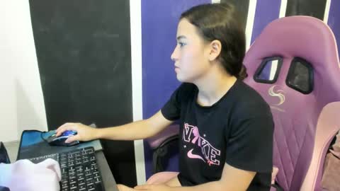 girl_princess18 online show from February 2026 09:13:02 PM