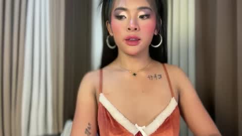 queen ronna online show from April 2026 07:51:02 AM