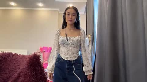 Mia online show from March 2026 10:52:01 AM