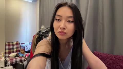 Mia online show from April 2026 09:40:02 AM