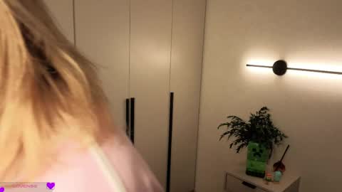 Miroslava friends call me Mira  online show from April 2026 03:39:02 AM