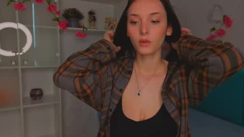 Mia online show from May 2026 06:41:01 AM