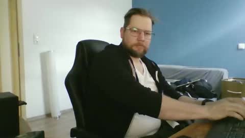 gnik_labinnah online show from April 2026 11:30:02 AM