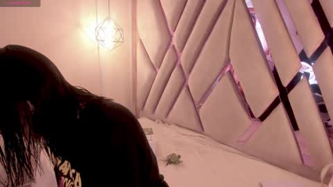 M A R T I N A  online show from April 2026 12:45:02 PM