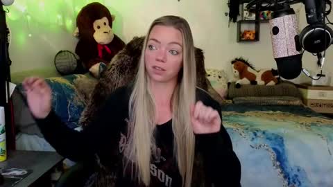 Patricia Mars           Goddess of Mars twitter thegoddessmindy online show from November 2025 04:40:01 PM