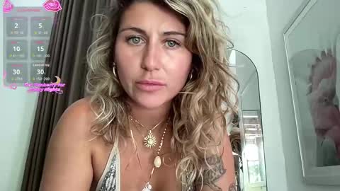 Snapshot of goddessdove chatting on January 2026 04:17:01 AM GoddessDove online show from January 2026 04:17:01 AM