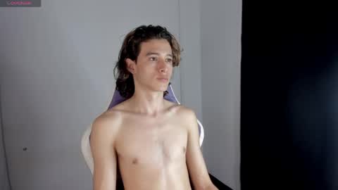 goddest_perseus_ online show from April 2026 08:47:01 PM