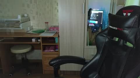 Snapshot of golden_boyyy21 chatting on June 2026 04:19:02 PM Golden boyyy21 online show from June 2026 04:19:02 PM