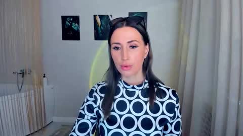 Olivia online show from March 2026 05:44:01 AM