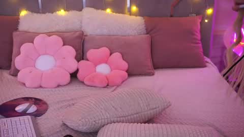 gracedaviess online show from April 2026 01:23:01 PM