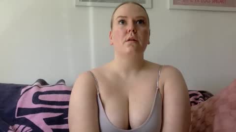 Snapshot of graceloves69 chatting on April 2026 12:07:01 PM Grace Loves online show from April 2026 12:07:01 PM