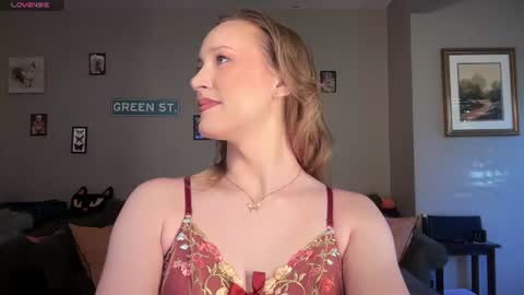Snapshot of greenxxxqueen chatting on July 2026 12:58:01 AM SexQueen Nikki online show from July 2026 12:58:01 AM