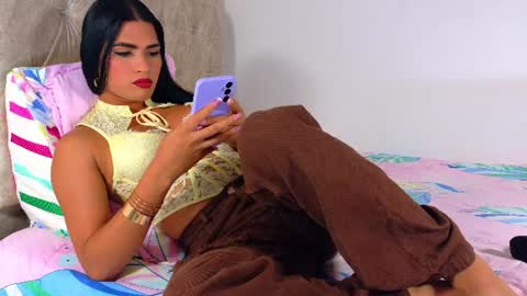 Snapshot of greys02 chatting on June 2026 12:19:01 AM greys02 online show from June 2026 12:19:01 AM
