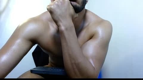 holl latino online show from April 2026 07:06:01 PM