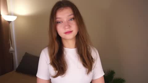 Snapshot of gwennielove chatting on June 2026 05:33:02 AM Molly online show from June 2026 05:33:02 AM