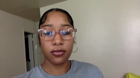 gyalxoxo online show from October 2025 04:15:02 PM