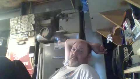 Snapshot of handiemanhere chatting on October 2025 02:14:02 PM naked man online show from October 2025 02:14:02 PM