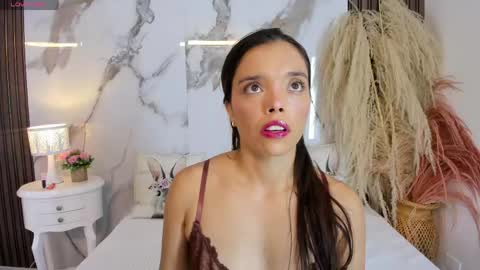 Snapshot of hannahill69 chatting on June 2026 05:08:01 AM Hannahill69 online show from June 2026 05:08:01 AM
