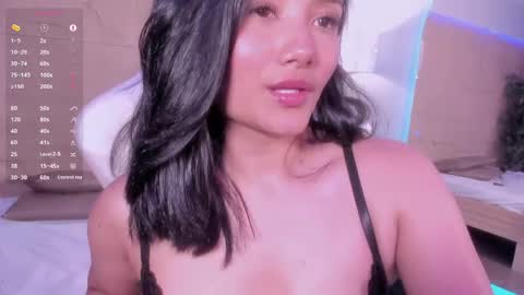 hannahmonttgomery  Help me reach 100 Hands up online show from April 2026 05:47:02 PM