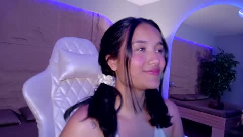 hannahmonttgomery  Help me reach 100 Hands up online show from April 2026 04:35:01 PM