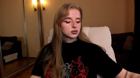 Julia online show from April 2026 05:15:01 AM