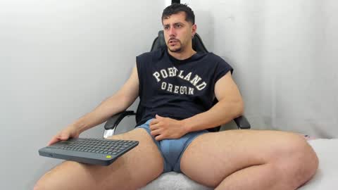 Snapshot of harrydaviss chatting on December 2024 10:27:02 PM alpha online show from December 2024 10:27:02 PM