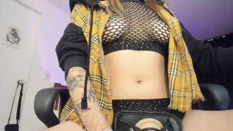 Nicole online show from November 2025 04:33:02 AM