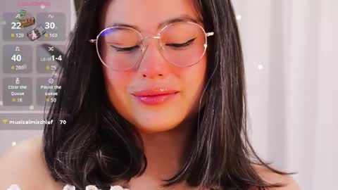 Snapshot of hearmymoans_18 chatting on December 2025 01:42:01 PM hearmymoans_18 online show from December 2025 01:42:01 PM