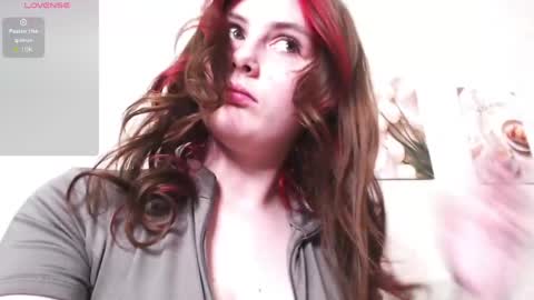 Snapshot of helen_gren chatting on April 2026 05:27:02 AM MY NAME IS HELEN WELCOME TO MY ROOM online show from April 2026 05:27:02 AM