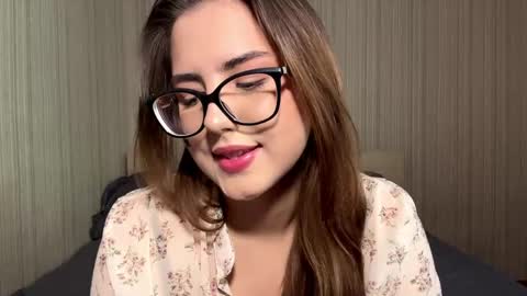 Snapshot of helgadaoud chatting on May 2026 01:20:02 PM Ada online show from May 2026 01:20:02 PM