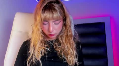 hellen__smith_ online show from April 2026 01:42:02 AM